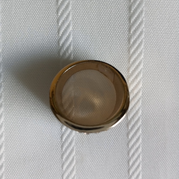 Elegant Chicos Gold Tone and Rhinestone Ring - Size 6 - NWOT - Picture 9 of 10